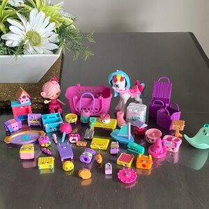 (46 items) Shopkins Figurine Bundle spring summer theme furniture